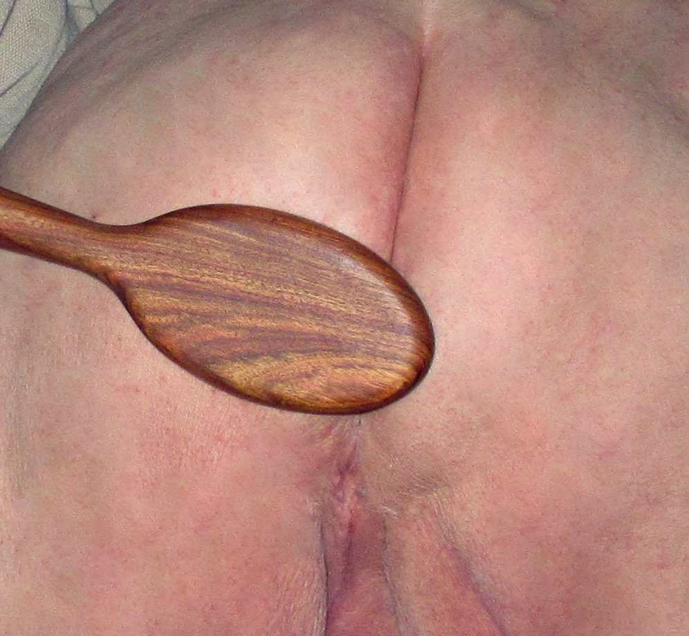 The spanking spoon against Lion's ass